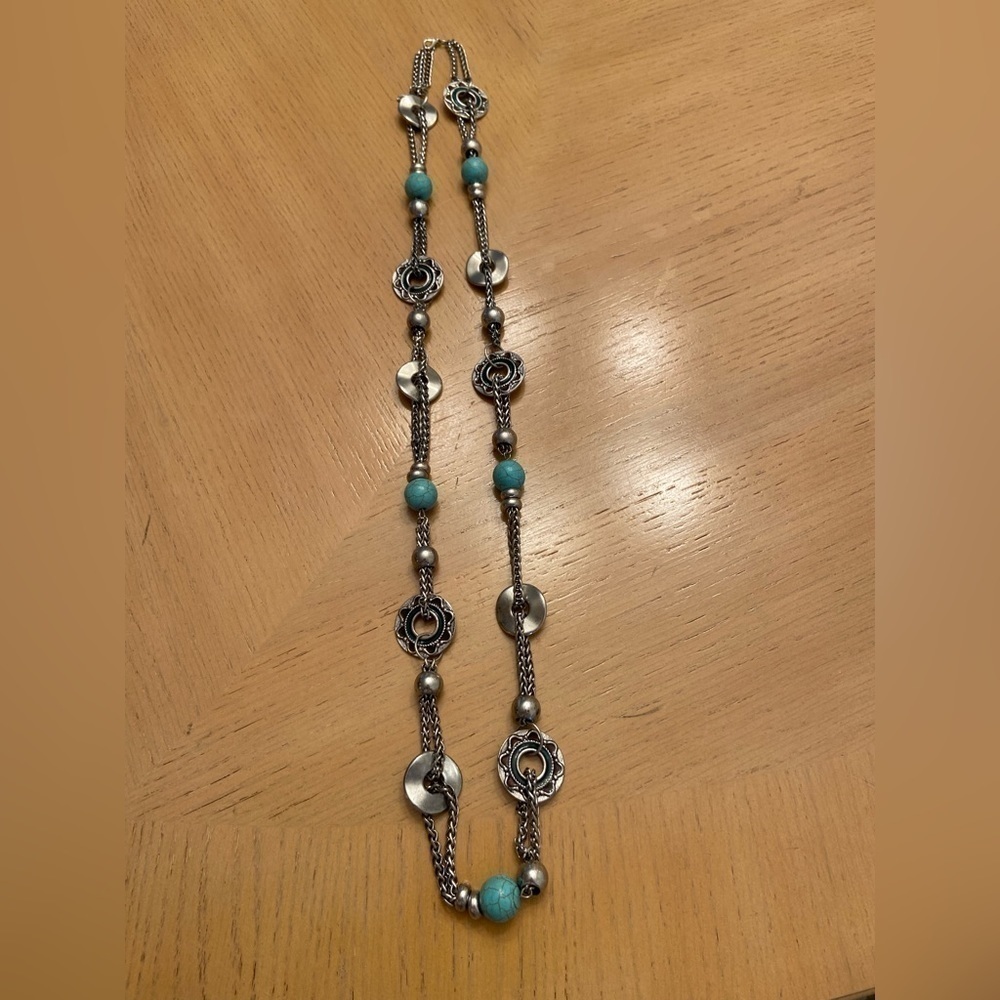 GREAT SILVER TONE NECKLACE WITH BLACK ENAMEL TRIM & TURQUOISE COLOR BEADS
